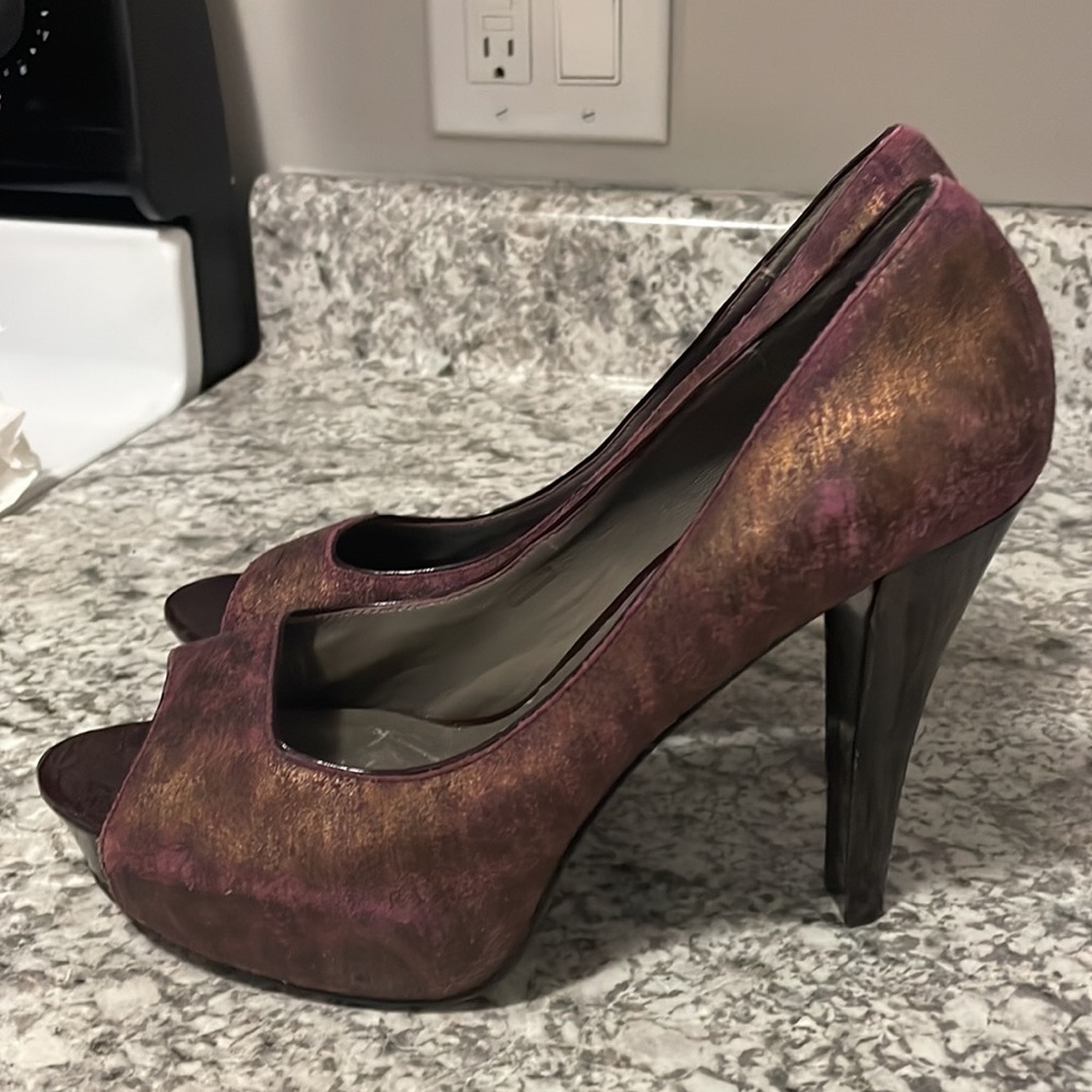 PELLE Moda Purplish with Gold  leather platform  heels size 8  . see video